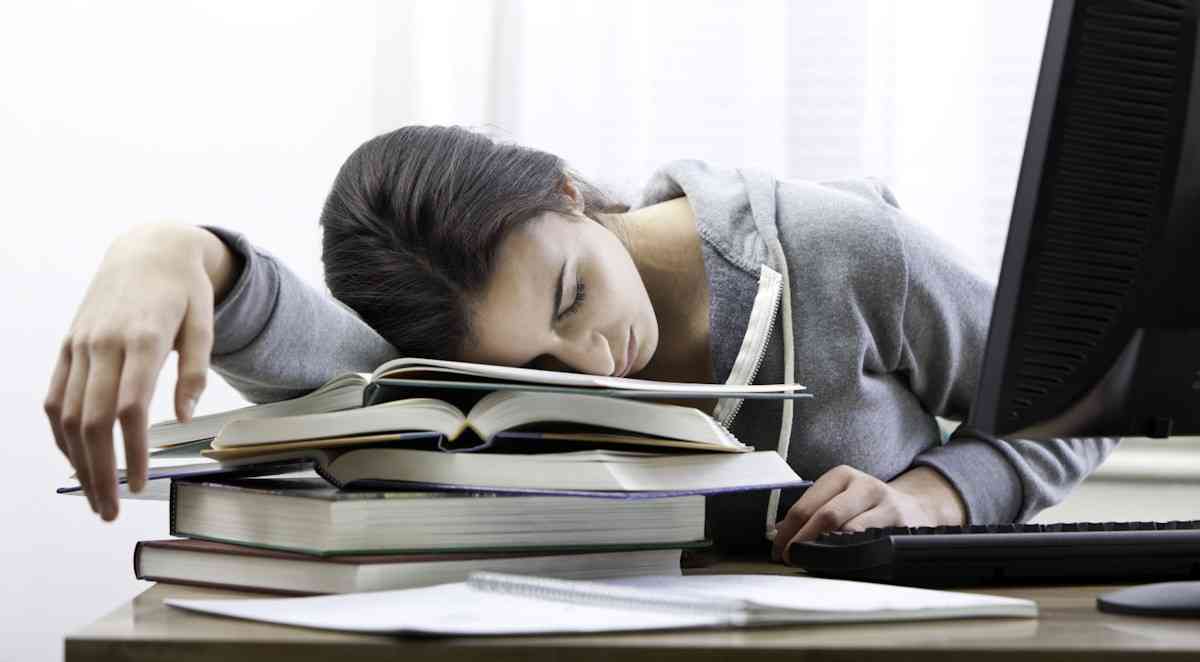burnout, εξετάσεις, πανελλήνιες, εξαντληση, υπερκοπωση, μαθητες