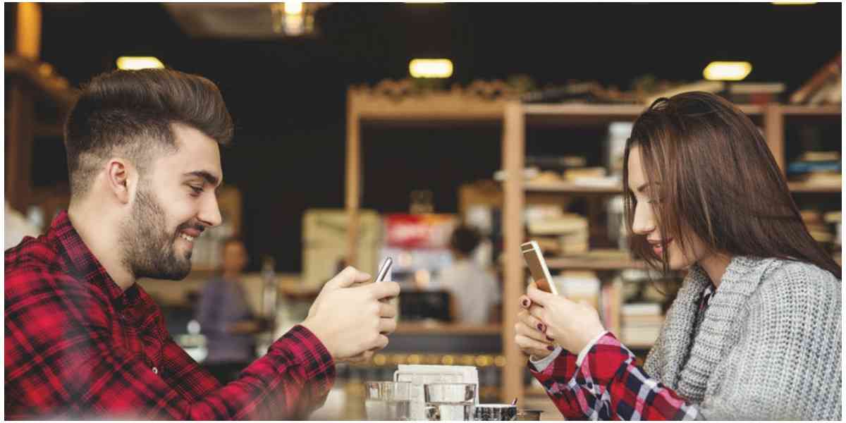 social media, μέσα κοινωνικής δικτύωσης, social media και σχέσεις, πως τα social media επηρεάζουν τις σχέσεις, επιδράσεις social media στις σχέσεις