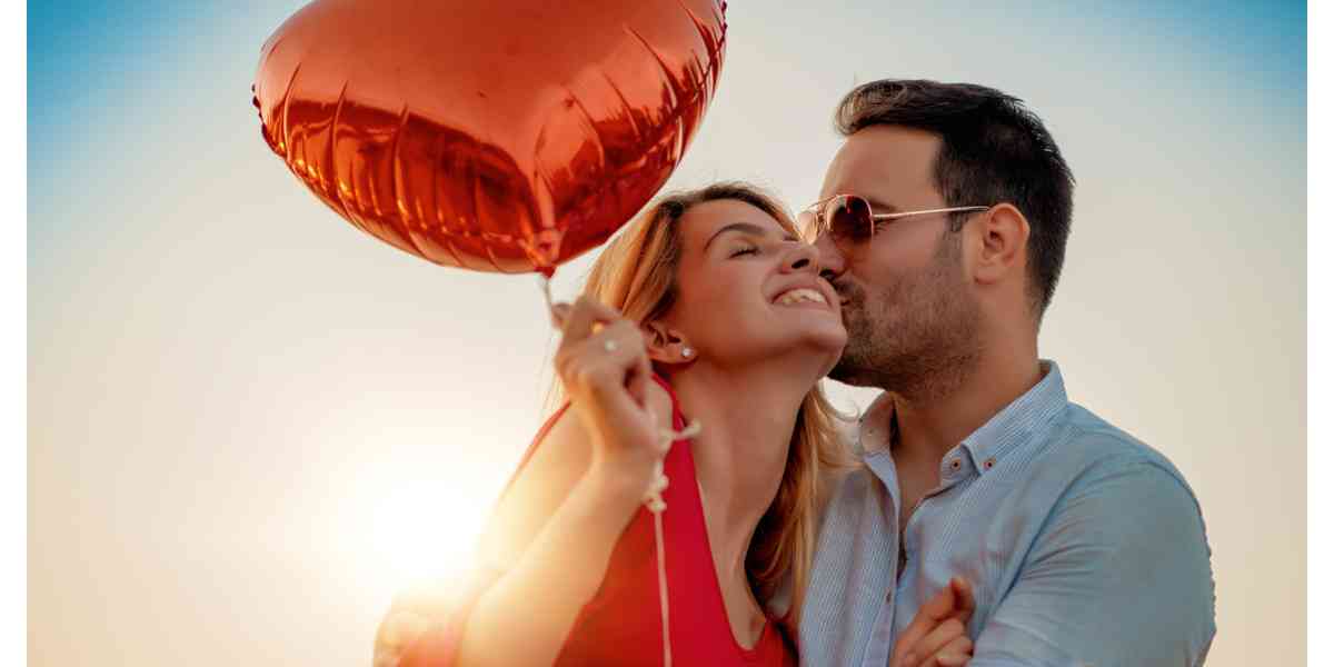 Love bombing, Love bombing τι είναι, Λοβ μπομπινγκ, Σημάδια του love bombing